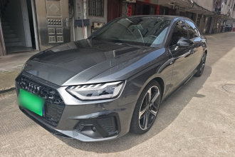 奥迪A4L 2022款 45 TFSI quattro 臻选动感型