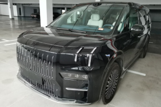 极氪009 2024款 六座行政版四驱 108kWh