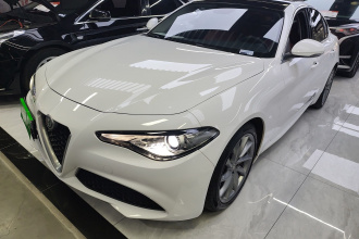 阿尔法·罗密欧 Giulia朱丽叶 2017款 2.0T 200HP 豪华版