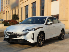 长安 逸动PHEV 2025款 智慧新蓝鲸 145KM 战舰版