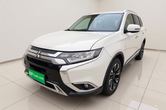 三菱 欧蓝德 2019款 2.0L 两驱畅享版 7座 国VI