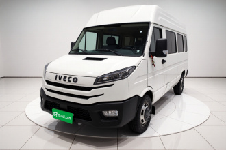 依维柯得意 2023款 2.5T A37M1多用途乘用车长轴中顶双胎侧拉门 自动挡