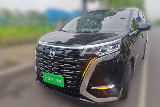腾势D9 2022款 DM-i 970 四驱尊荣型