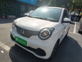 华晨新日i03 2021款 318km 31.45kWh