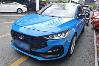 福特 福克斯 2022款 两厢 EcoBoost 180 自动ST Line