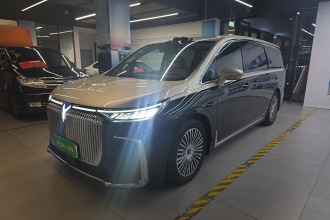 岚图汽车 岚图梦想家 2025款 PHEV 四驱旗舰乾崑版