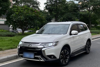 三菱 欧蓝德 2019款 2.0L 两驱畅享版 5座 国VI