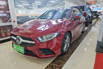 奔驰A级 2022款 改款 A 180 L 运动轿车