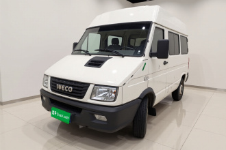 依维柯得意 2021款 2.5T A35 M1客车5-9座短轴中顶单胎侧拉门