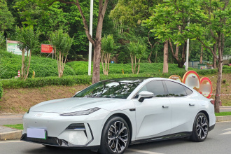 吉利银河 银河E8 2025款 700km 远航智驾版