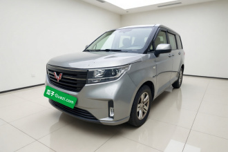 五菱汽车 五菱宏光PLUS 2019款 1.5T 手动豪华型 7座