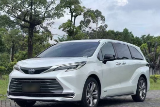 丰田 赛那SIENNA 2023款 2.5L混动 尊贵版