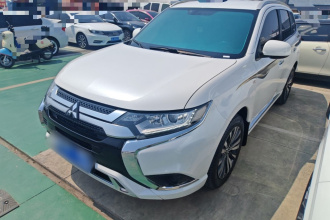 三菱 欧蓝德 2021款 改款 2.0L 两驱畅行版 5座