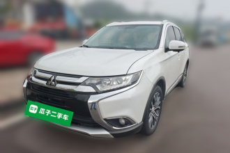 三菱 欧蓝德 2017款 2.0L 两驱荣耀版 5座