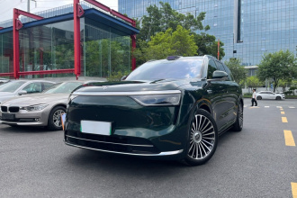 鸿蒙智行 问界M8 2025款 增程 Ultra版 53.4kWh 6座版 (192线激光雷达）