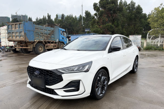 福特 福克斯 2022款 三厢 EcoBoost 180 自动ST Line