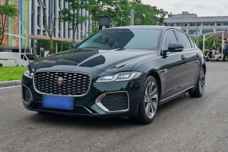 捷豹XFL 2022款 XFL 2.0T P200 两驱精英豪华版