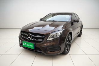 奔驰GLA 2018款 GLA 220 4MATIC 运动型