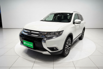 三菱 欧蓝德 2018款 2.0L 两驱荣耀版 5座