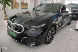 宝马i5 2025款 eDrive 35L M运动套装
