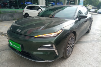 吉利银河 银河星耀8 2025款 130km EM-i 旗舰版