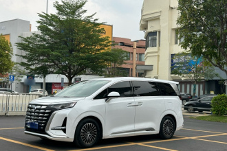 腾势D9 2022款 DM-i 970 四驱旗舰型
