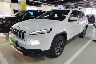 Jeep 自由光 2020款 2.0L 两驱经典运动版