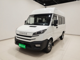 依维柯得意 2023款 2.5T A35M1多用途乘用车短轴中顶双胎侧拉门 自动挡