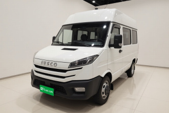 依维柯得意 2023款 2.5T A35M1多用途乘用车短轴中顶双胎侧拉门 自动挡