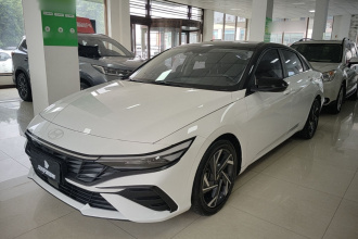 现代 伊兰特 2023款 1.5L CVT LUX尊贵版
