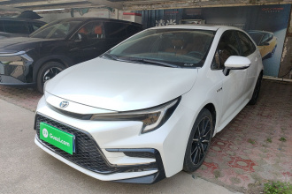 丰田 雷凌 2023款 智能电混双擎 1.8L 运动版