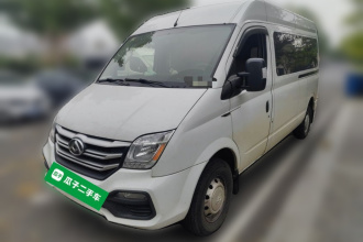 上汽大通MAXUS 新途V80 2023款 2.0T 手动经典傲运通长轴中顶6/7/8/9座