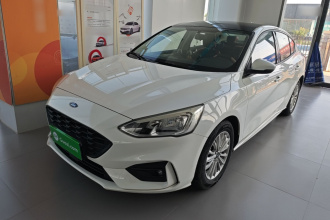 福特 福克斯 2020款 三厢 1.5L 自动锋跃型