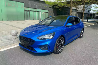 福特 福克斯 2021款 三厢 EcoBoost 180 自动ST Line