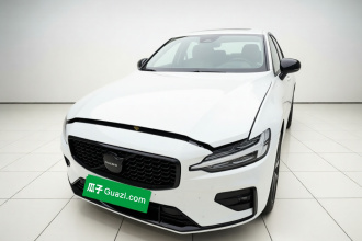 沃尔沃S60 2024款 B5 智雅运动版