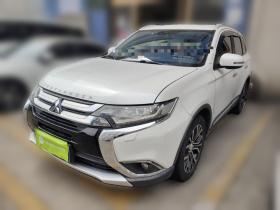 三菱 欧蓝德 2016款 2.4L 四驱精英版 5座