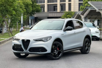 阿尔法·罗密欧 Stelvio斯坦维 2023款 2.0T 280HP Competizione竞赛版