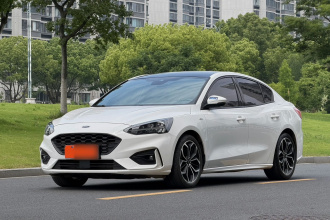 福特 福克斯 2021款 三厢 EcoBoost 180 自动ST Line