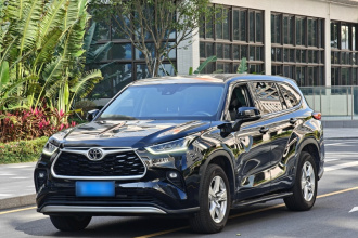 丰田 汉兰达 2024款 2.5L智能电混双擎两驱精英版 5座