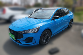 福特 福克斯 2022款 三厢 EcoBoost 180 自动ST Line