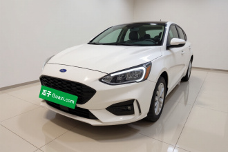 福特 福克斯 2020款 三厢 EcoBoost 180 自动锋潮型