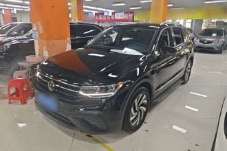 大众 途观L 2025款 出众款 300TSI 自动两驱龙腾版