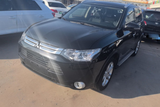 三菱 欧蓝德(进口) 2014款 2.4L 四驱豪华超值版 5座