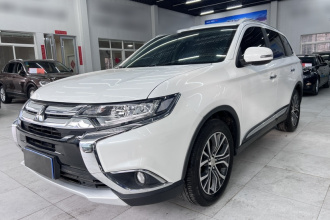 三菱 欧蓝德 2018款 2.4L 四驱精英版 5座