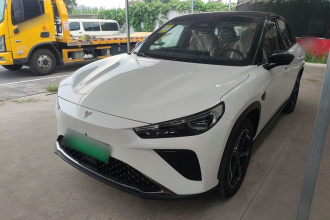 哪吒汽车 哪吒L 2024款 增程 310 闪充红衣版
