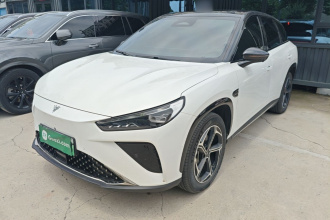 哪吒汽车 哪吒L 2024款 增程 310 闪充红衣版
