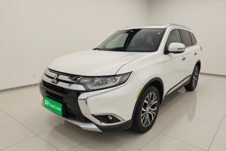 三菱 欧蓝德 2016款 2.4L 四驱精英版 5座