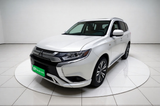 三菱 欧蓝德 2021款 改款 2.0L 两驱畅行版 5座