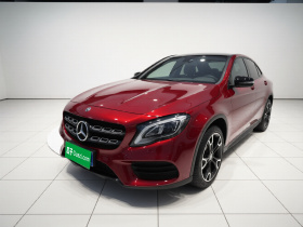 奔驰GLA 2018款 GLA 220 4MATIC 运动型