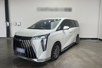 广汽传祺 传祺M8 2023款 宗师系列 双擎 御尊版